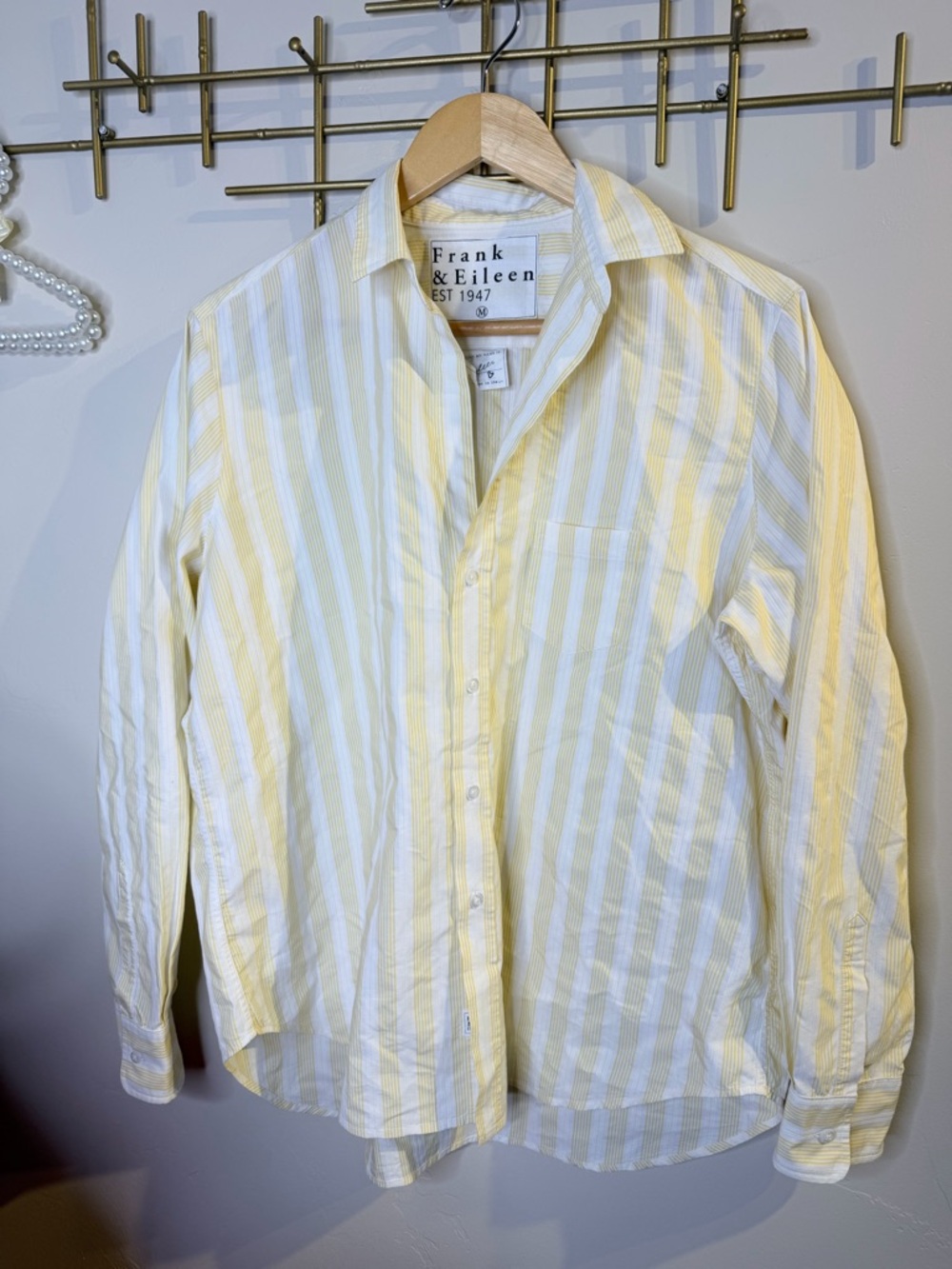 FRANK & EILEEN Silvo Untuckable Button up Shirt - Picture 2 of 8